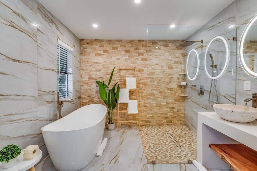 Building Photo - 1814 NW 14th Ave