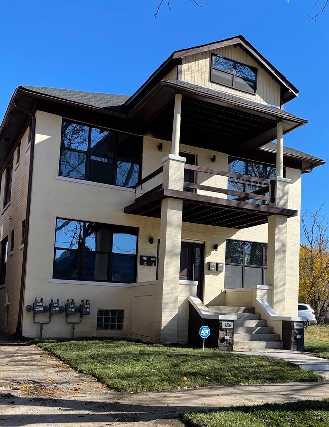 Contemporary "Smart" Living - 9706 Nardin Dr