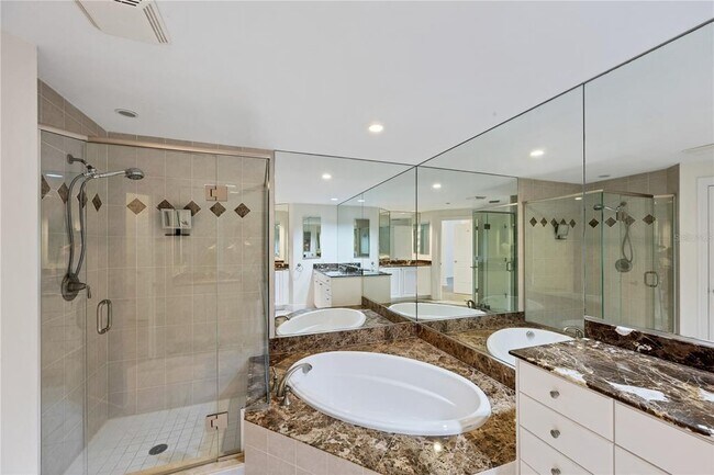Building Photo - 14041 Bellagio Way
