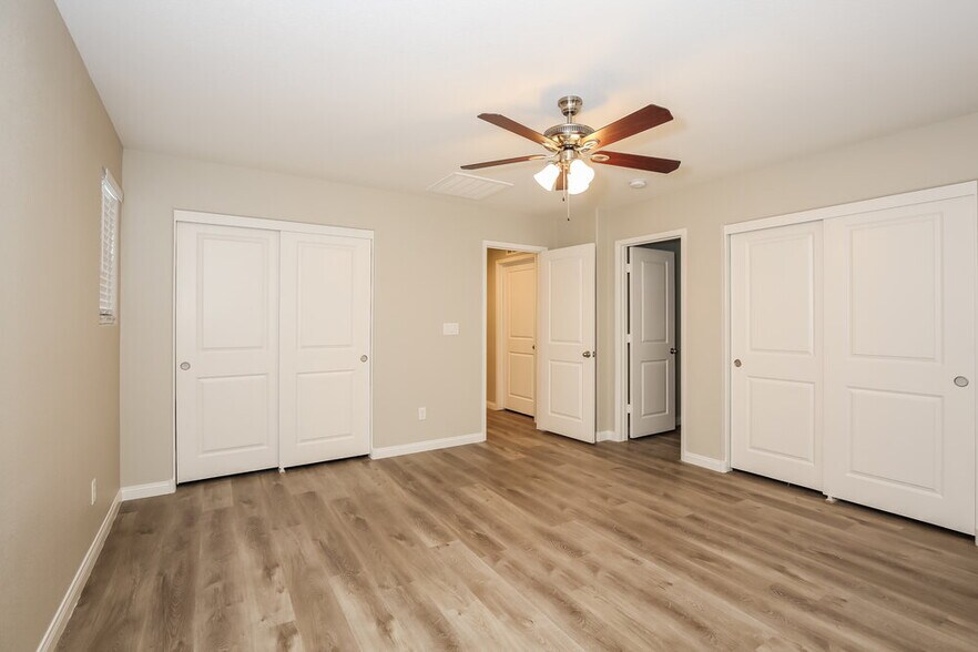 Building Photo - 10823 Mystic Shore Ave