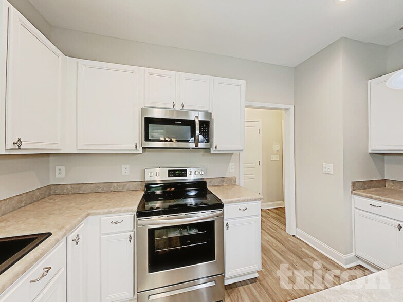 Building Photo - 553 McCarthy Dr