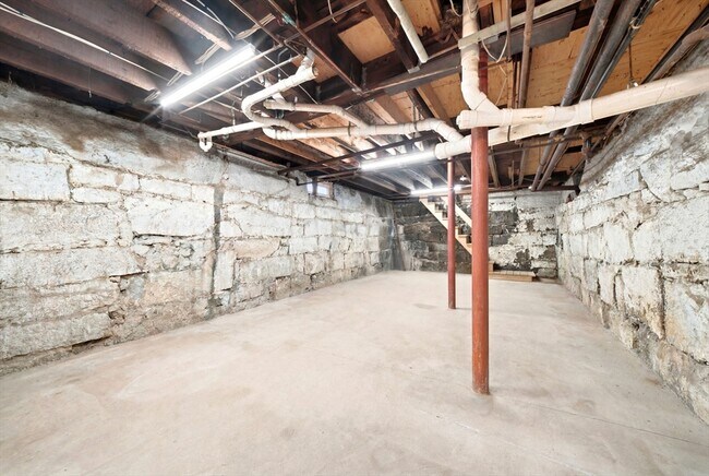 Building Photo - 10 Cliff St