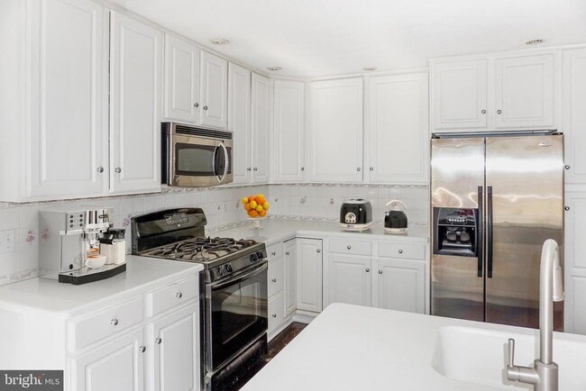 Building Photo - 248 Hilldale Rd