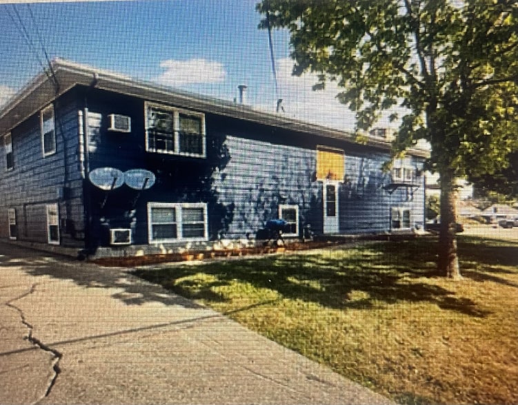 Building Photo - 1400 7th Ave SW