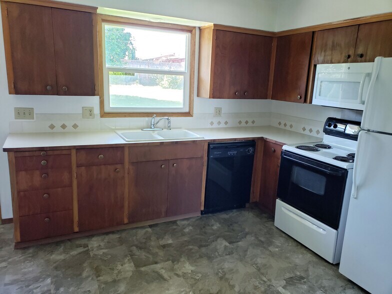 Kitchen - 12202 E 10th Ave