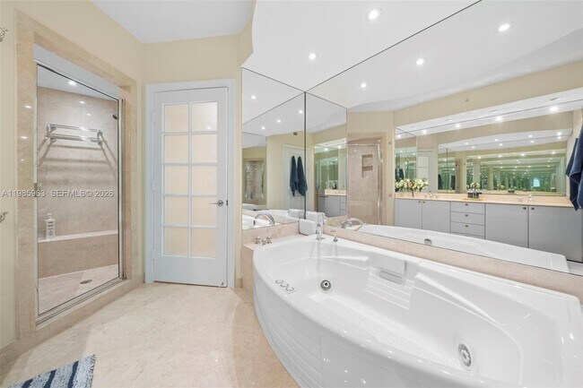 Building Photo - 781 Crandon Blvd