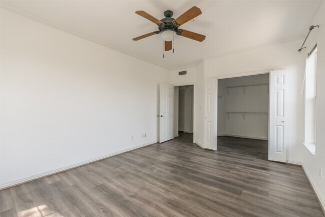 Building Photo - 2111 Welch St