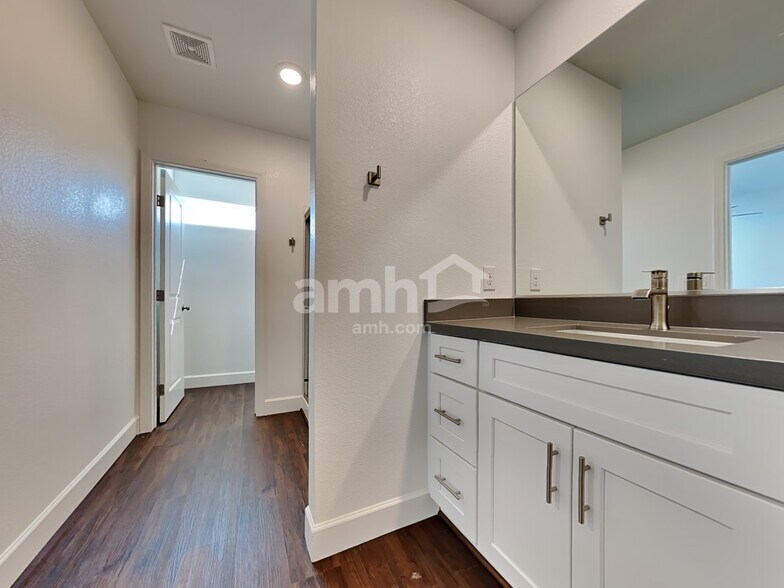 Building Photo - 285 Yasmin Daylily Place