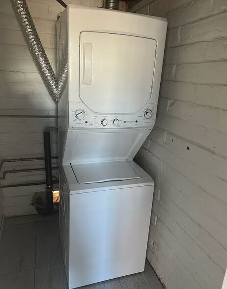 Building Photo - 3250 E Water St