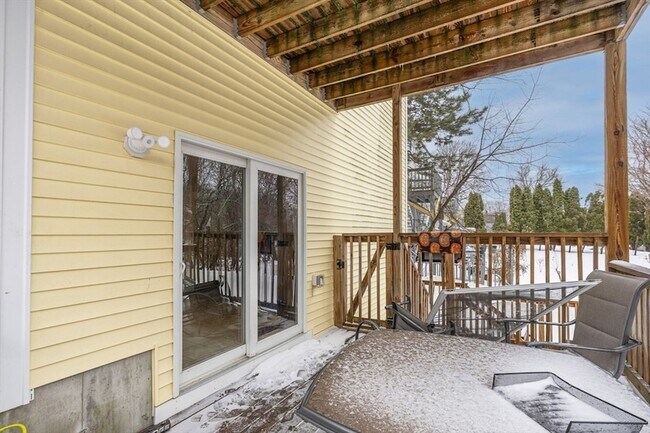 Building Photo - 74 Linwood St