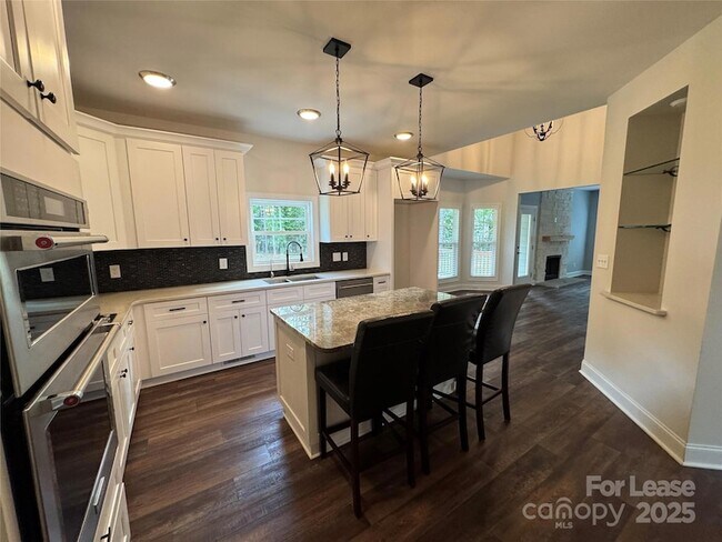 Building Photo - 3011 Waxhaw Crossing Dr