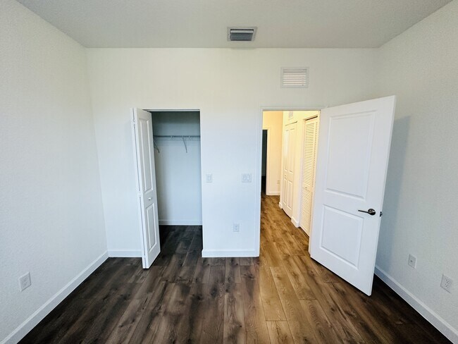 Building Photo - 346 NE 208th Terrace