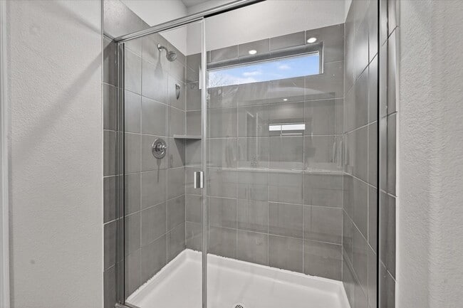 Building Photo - 210 Briarwood Ln