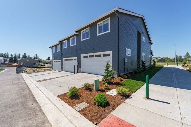 Building Photo - 4019 SW Myrtle Aly