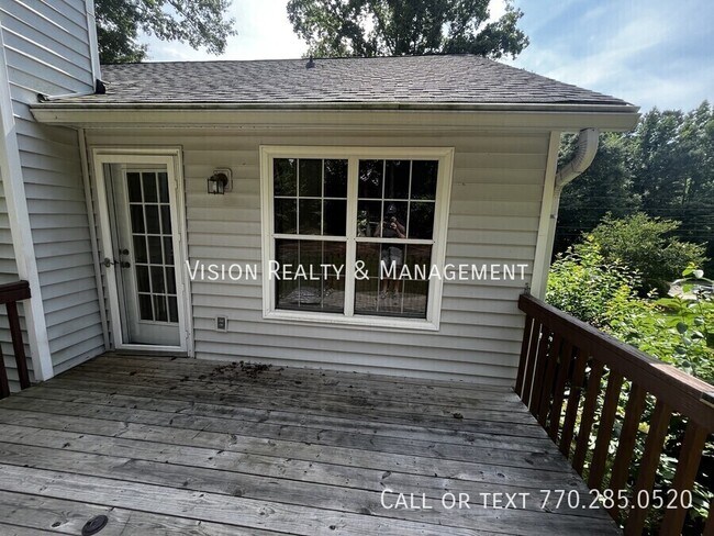 Building Photo - 64 Wooddale Ln