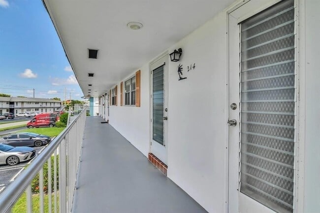 Building Photo - 1116 Lake Terrace