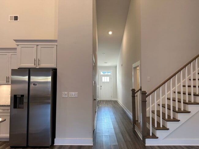 Building Photo - 521 Robinwood Pl