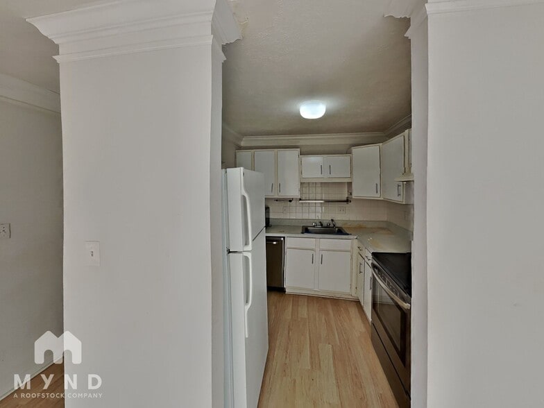 Building Photo - 7992 Shady Oak Trail