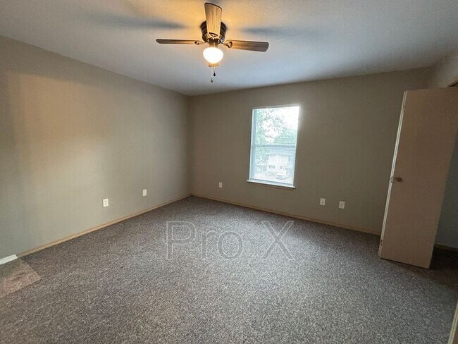 Building Photo - 1366 E Sequoyah Ct