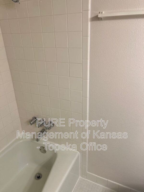 Building Photo - 3032 SW Lydia Ave