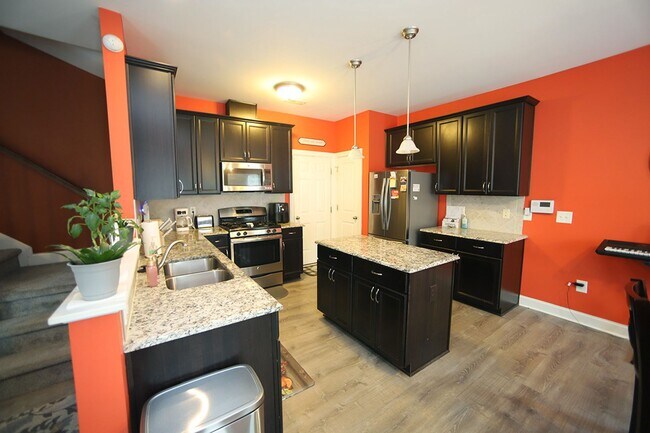 Building Photo - 709 Lone Pine Loop