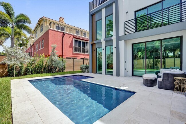 Building Photo - 1825 NE 26th Ave