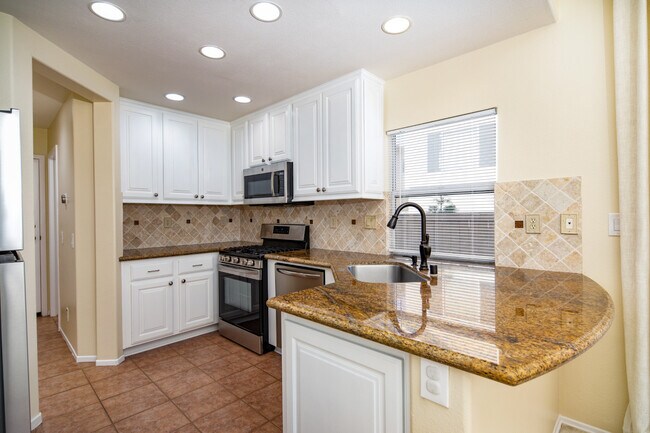 Building Photo - 1 Quebec