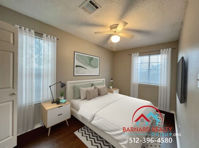 Building Photo - Available February 14: 3 bedroom, 2.5 Bath