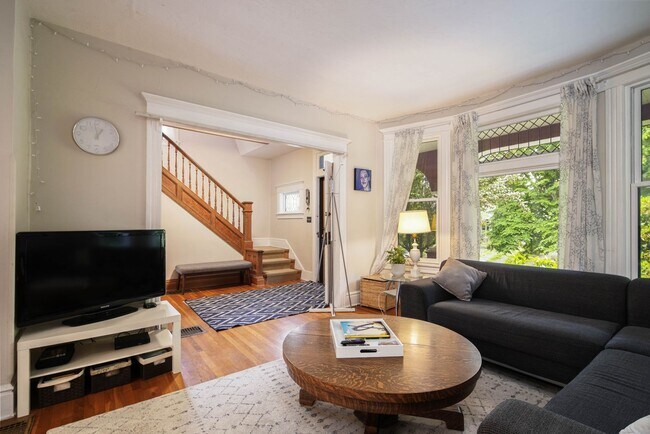 Building Photo - R0441