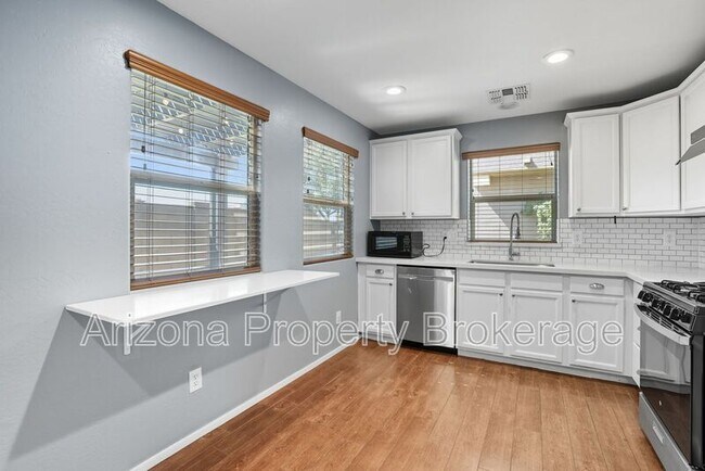 Building Photo - 2258 S Buckaroo Trail