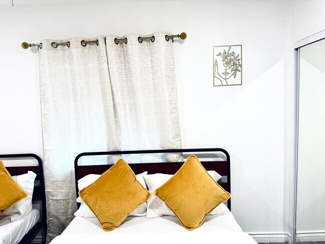 Building Photo - 10154 Campo Rd