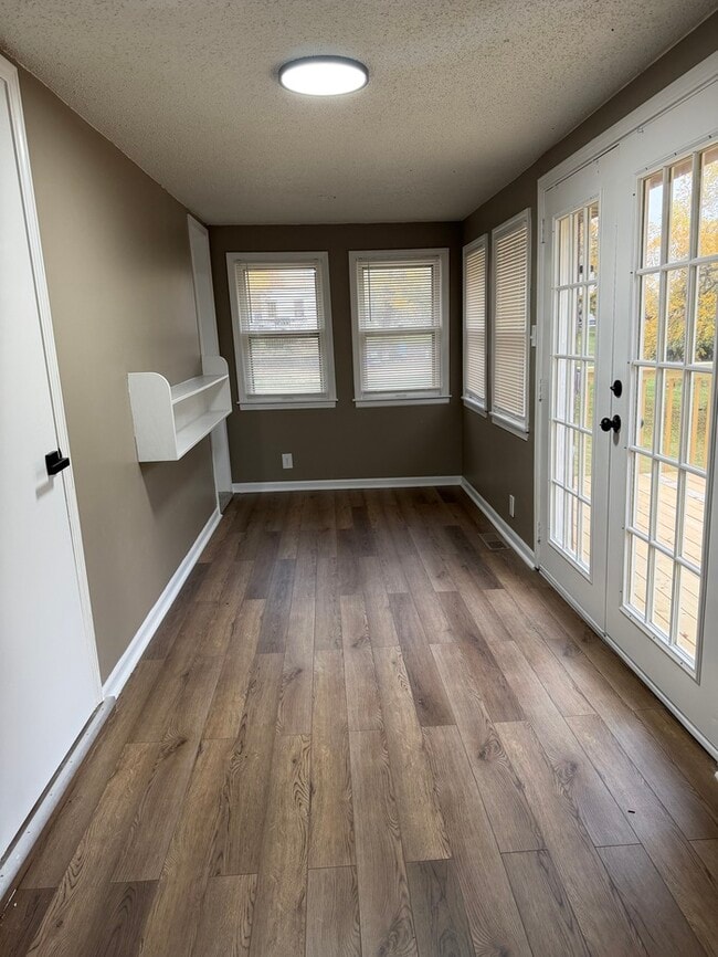 Building Photo - Move in Special - 3bed 2 bath in KCK off Turner and I-635