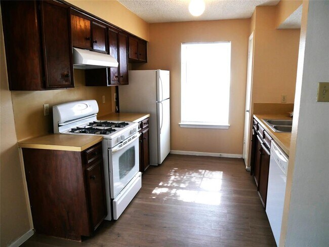 Building Photo - 2005 Old W Pl