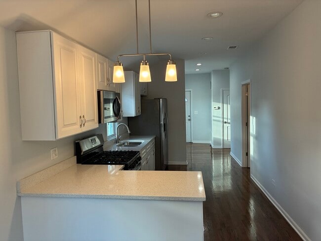 Building Photo - 544 W Cullerton St