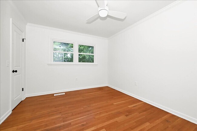 Building Photo - 810 7th Ave SE