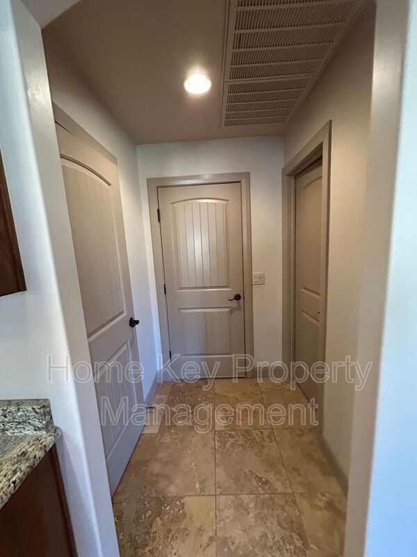 Building Photo - 157 E Foothill Dr