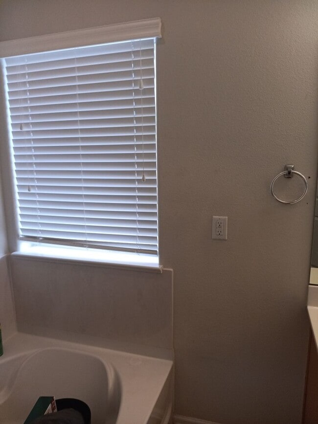 Building Photo - Four bedroom - Two bath, in Rio Rancho, St...