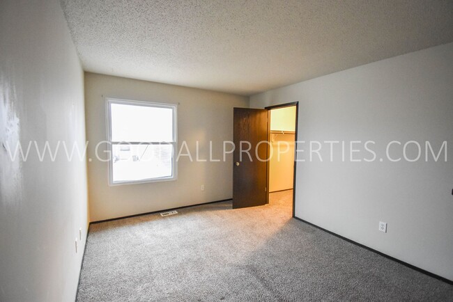 Building Photo - 1st Month Is Free! 3 Bedroom 1.5 Bathroom ...