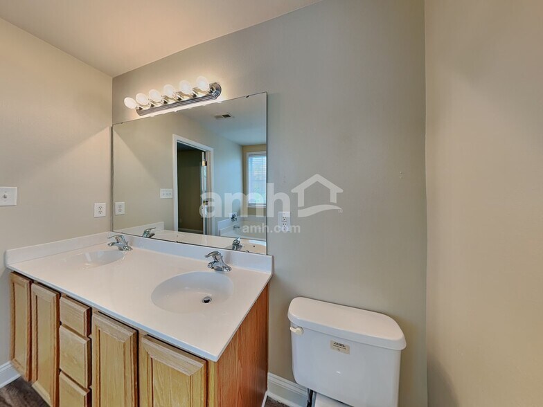 Building Photo - 9815 Waltham Ct