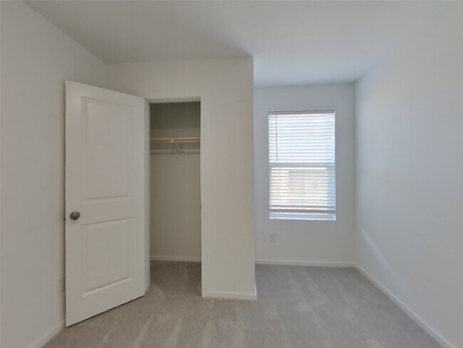 Building Photo - 3017 Fantasy Ter Dr