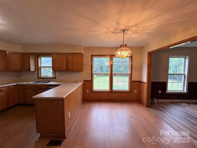 Building Photo - 7200 Strawberry Ln