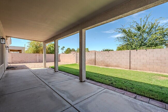Building Photo - 760 N Swan Dr
