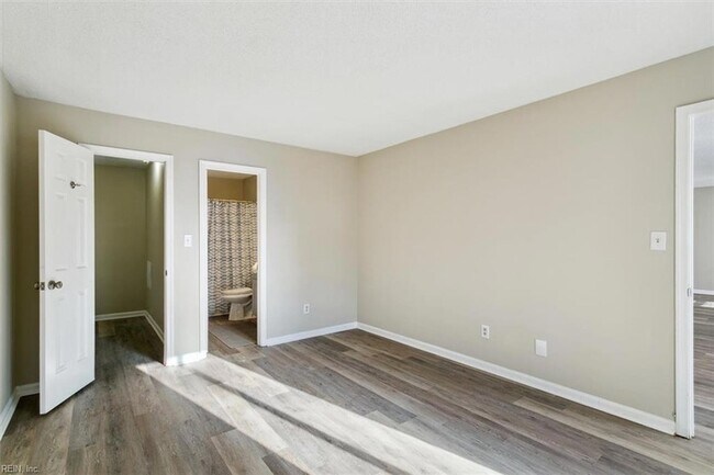 Building Photo - 213 Quarter Trail