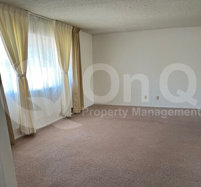 Building Photo - 570 N Villa Nueva Dr