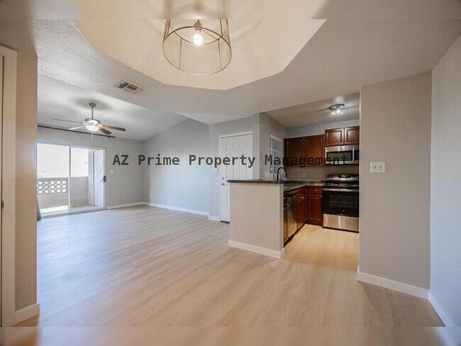 Building Photo - 1880 E Morten Ave