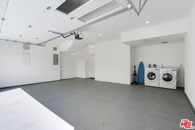 Building Photo - 4637 Laurel Canyon Blvd