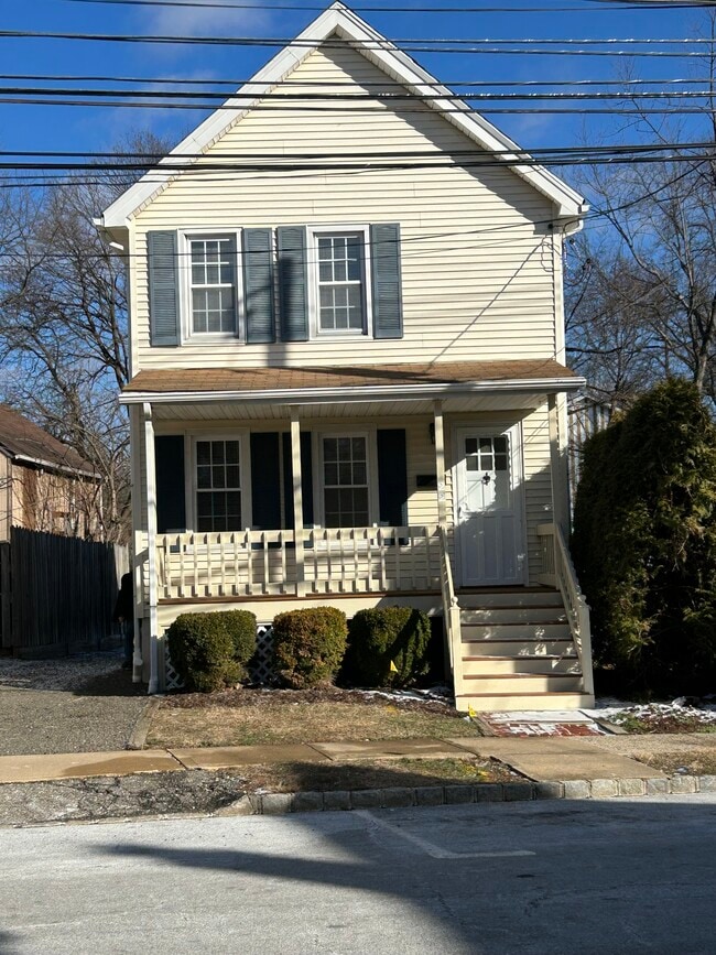 Primary Photo - 22 Cook Ave