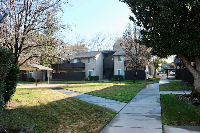 Building Photo - 625 S Madera Ave
