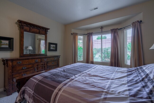 Building Photo - Fully Furnished 3 Bedroom Home In Coral Canyon With Community Amenities