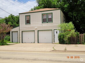 Building Photo - Upstairs Apartment Located Minutes From Te...